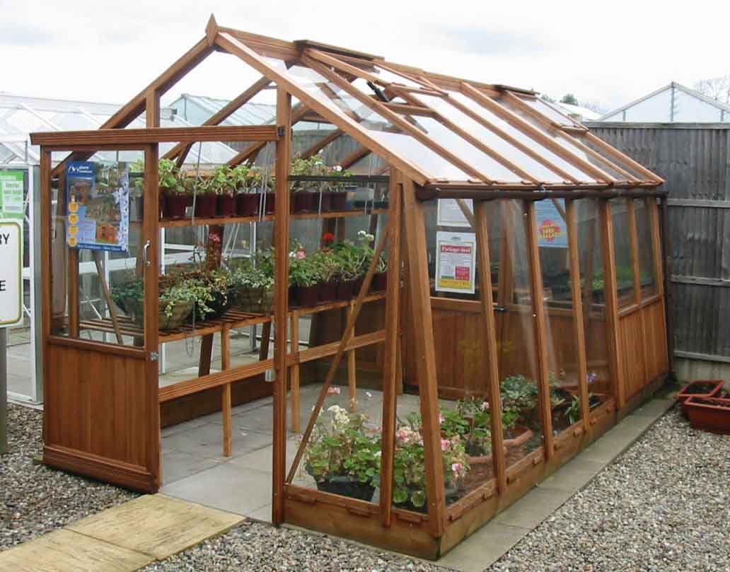 Теплица – это упрощенный вариант оранжереи