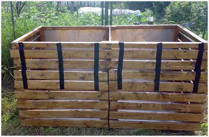 Если у вас получилось сделать емкость для компоста правильно, а также наполнять ее равномерными слоями, через несколько месяцев компост будет готов