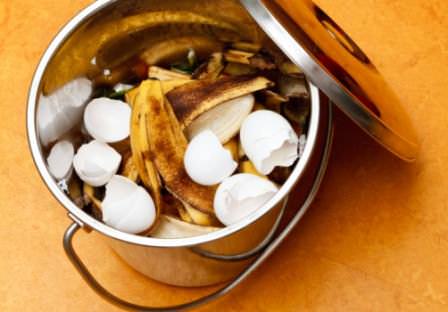 Следуя простейшим правилам и советам опытных дачников, которые не первый год готовят полезное "зелье" для своего сада, вы сможете сделать компост на даче своими руками очень просто