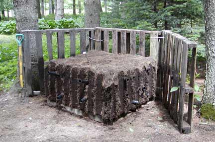 Профессионалам известно приготовление компоста быстрым и медленным способом. Их так же называют холодным и горячим способом производства компоста на даче