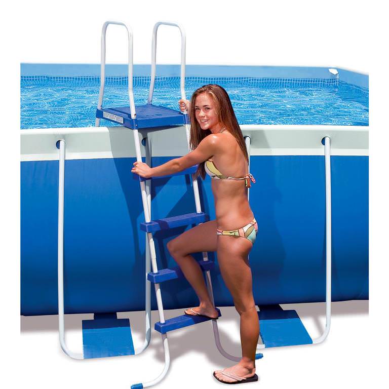 В зависимости от вида лестницы и материалов ее исполнения, вам придется так же тщательно выбирать и ее крепления