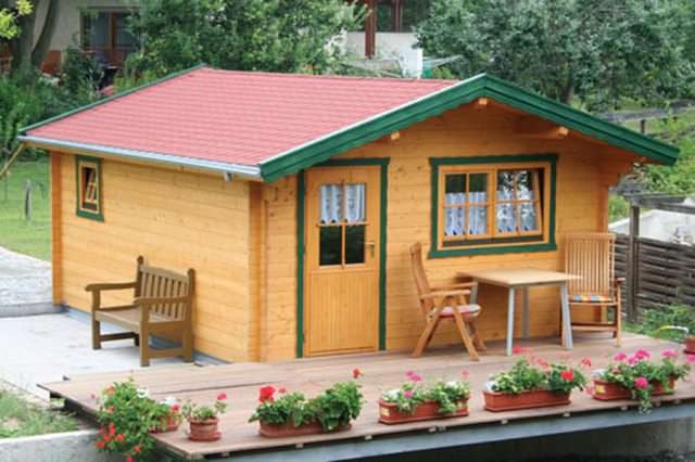 Перед установкой кровли, в зависимости от вашего выбора, нужно подготовить основание под материал, сделать обрешетку с учетом конструкционных особенностей