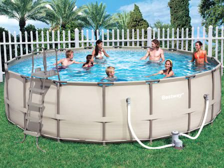 Бассейн на даче — лучшее место для релакса и получения удовольствия после трудного рабочего дня