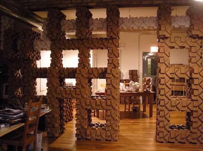 Мебель из картона смотрится стильно