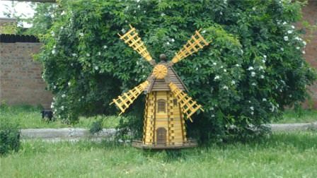 Перед строительством ветряной мельницы на дачном участке следует правильно определить ее назначение и масштабность