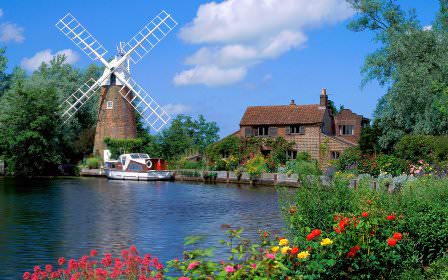 Удачно завершив строительство декоративной мельницы, можно задуматься и о более капитальном строительстве