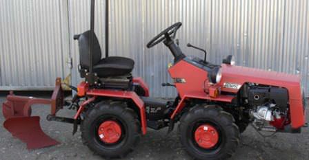 Дачный мини-трактор должен быть не только мощным и выносливым, но также практичным и компактным