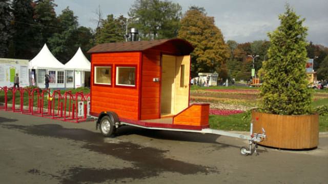 Компактность. Баня не занимает места на даче. Если у вас маленький участок, вам не нужно выделять место под строительство