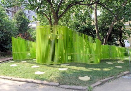 Как видите, это чуть нестандартный наборной забор очень причудливой формы