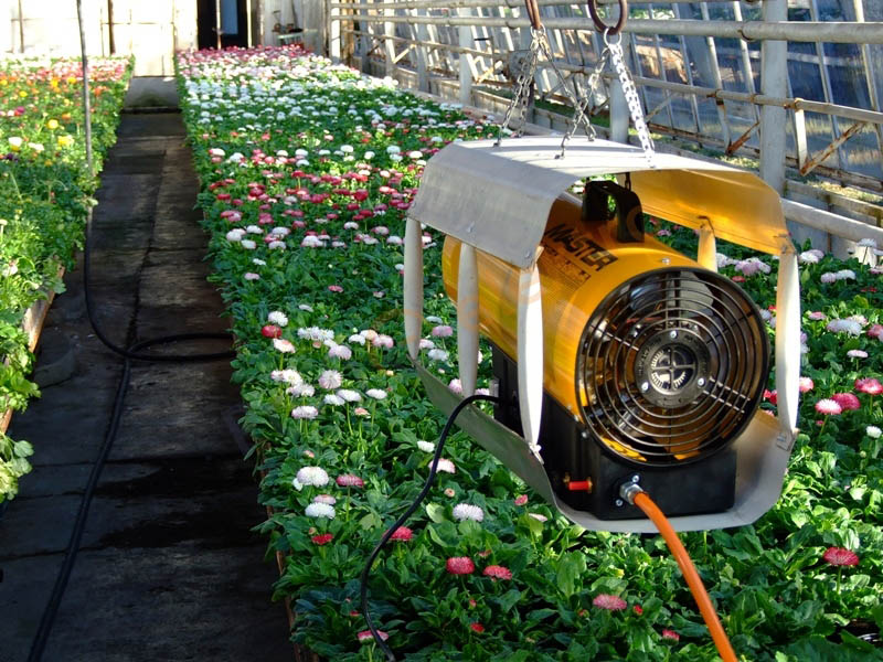 Иногда обогрев необходим даже в теплое время года, когда уже в конце весны, когда средняя дневная температура достигает +22°С и выше, а ночью начинаются холода или возвращаются заморозки