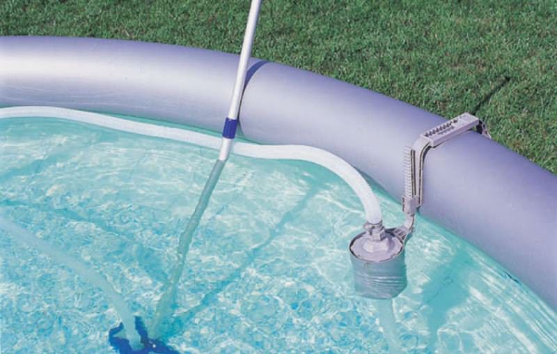 Щетка – та часть общего механизма по чистке поверхностей, которая будет снимать налет со стенок бассейна