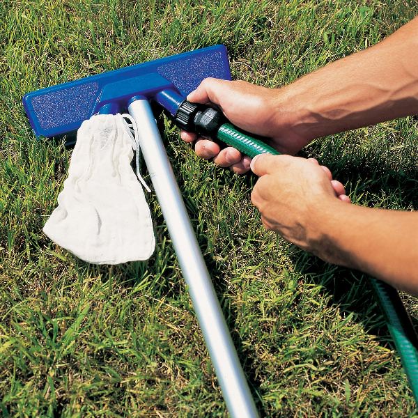 Если работать с пылесосом для бассейнов правильно и систематически, он сможет прослужить вам довольно долго