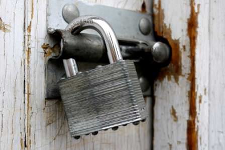 В обязательном порядке спрячьте на зиму все ценное дачное имущество под замок!!!