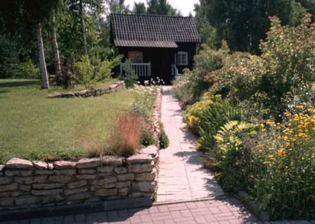 Для чего необходима подпорная стенка на территории дачного участка?