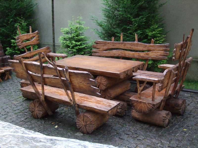 Классные поделки из дерева для украшения дачного участка