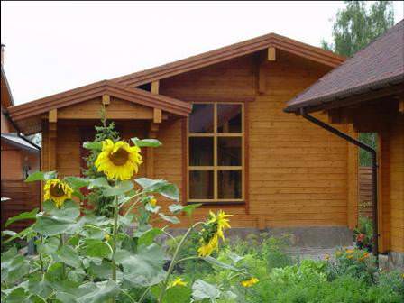 Покупатели часто обращают внимание на дом или даже небольшой домик, в зависимости от статуса дачи