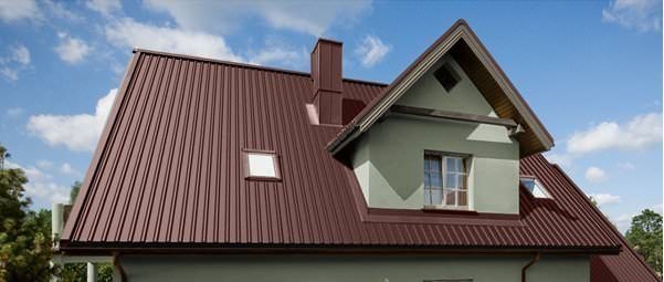 Профнастил – отличная гидроизоляция. Касается это не только горизонтальной обшивки крыш зданий, но также и фасадной облицовки