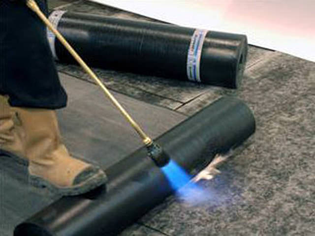 Не забывайте вовремя оценивать качество кровли дачного дома и вовремя ремонтировать кровлю