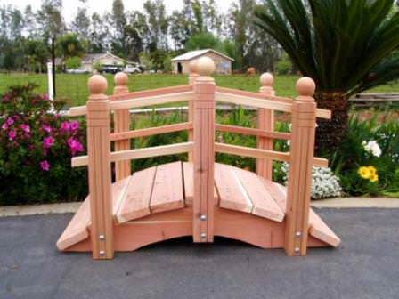 Красивые и оригинальные деревянные садовые мостики