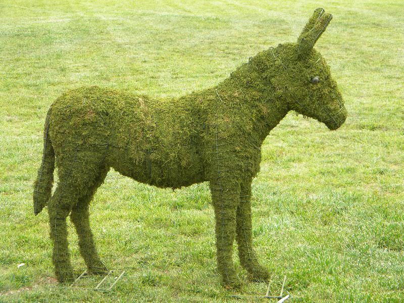 Скульптуры животных прекрасно украсят ваш сад