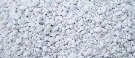 Сыпучий материал перлит: для чего он необходим на даче?