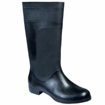 Удобные резиновые сапоги для работы на территории дачи