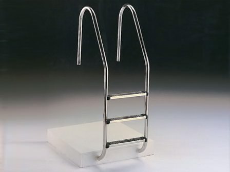 Металл, дерево, пластик, бетон с отделкой, полиэфир, стеклопластик... выбор практически неограничен, но вы должны понимать, что каждому бассейну соответствует своя лестница