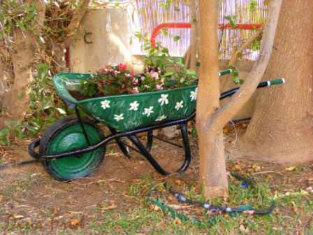 Тележки, тачки и большие телеги для работы на даче