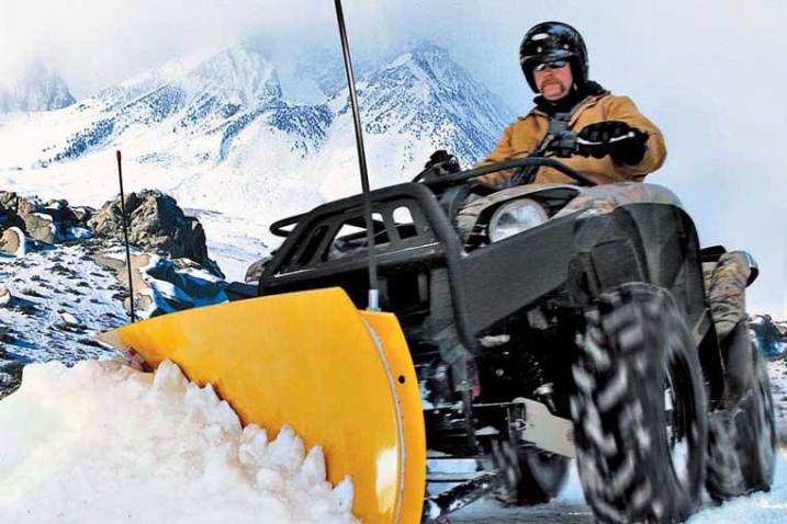 Оказывается, и квадроцикл с уборкой снега может отлично помочь