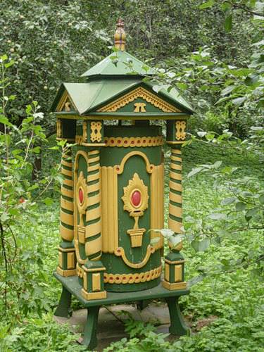 Улей может стать элементом декора сада