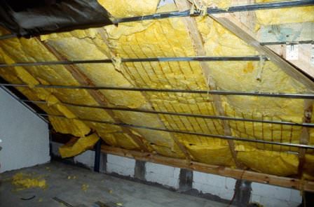 Как происходит утепление чердачного помещения дачных построек своими руками?