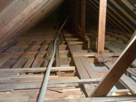 Перед началом работ чердачное помещение следует подготовить — провести уборку и внести все необходимое для утепления