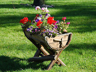 Оригинальные вазоны и цветочные горшки для дачи