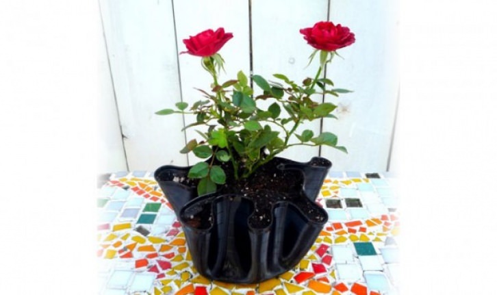 Интересный цветочный горшок из пластинки