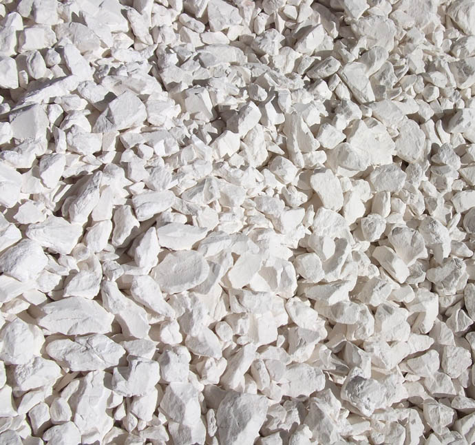 Негашеная известь – это известное практически всем вещество, которое востребовано в разных сферах