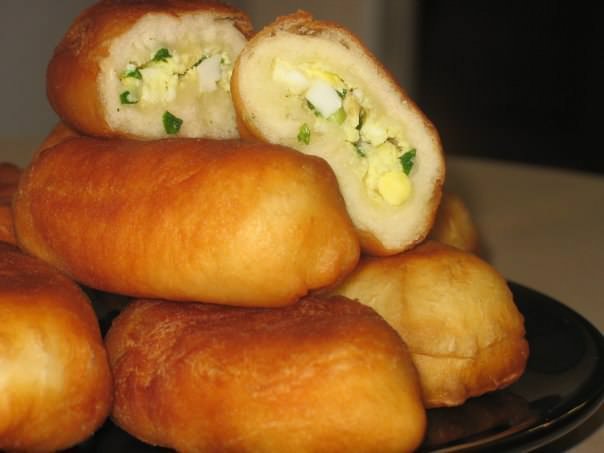Пирожки жареные с начинкой из яйца и лука