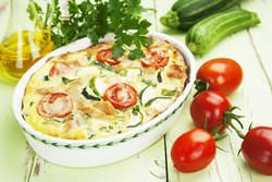 Для приготовления вкуснейшей запеканки понадобятся кабачки и куриное мясо