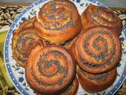Булочки с маком вкусны и просты в приготовлении