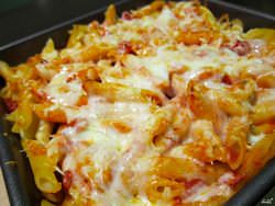 Макароны – универсальный продукт, который сделает ваш стол разнообразным благодаря огромному количеству вкуснейших запеканок, которые можно приготовить из них