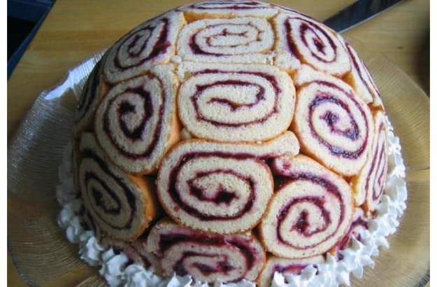 Королевская шарлотка отличается не только изысканным вкусом, но и красотой