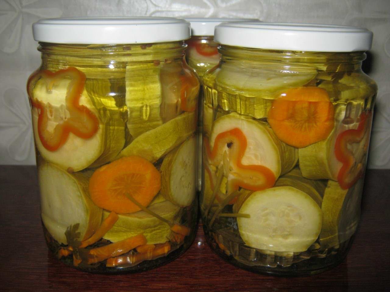 Такие огурчики очень нравятся детям, ведь ароматные кружочки так интересно кушать