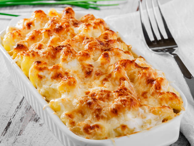 При желании ко всем ингредиентам неплохо добавить чеснок: он придаст блюду приятный запах и сделает его вкуснее