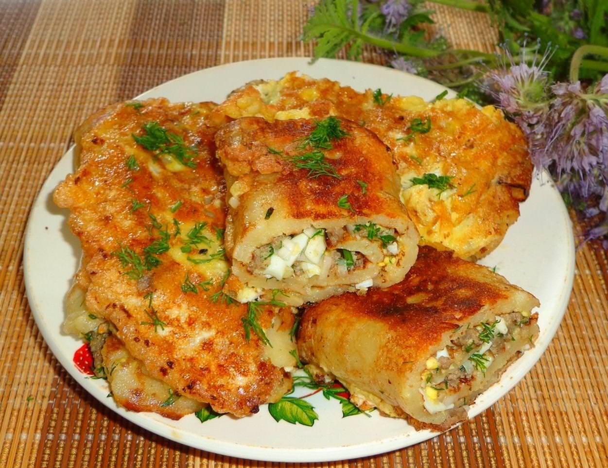 Блинчики с куриным фаршем и яйцом – это вкусное и сытное блюдо