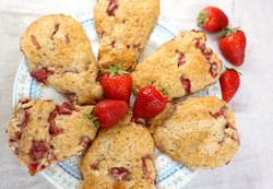 Булочки с земляничным джемом никогда не будут невкусными