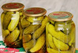 Консервация огурцов по-болгарски очень популярна благодаря отменному вкусу