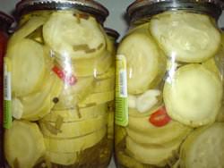 По популярности среди домашних заготовок консервированные кабачки ничуть не уступают огурцам и помидорам