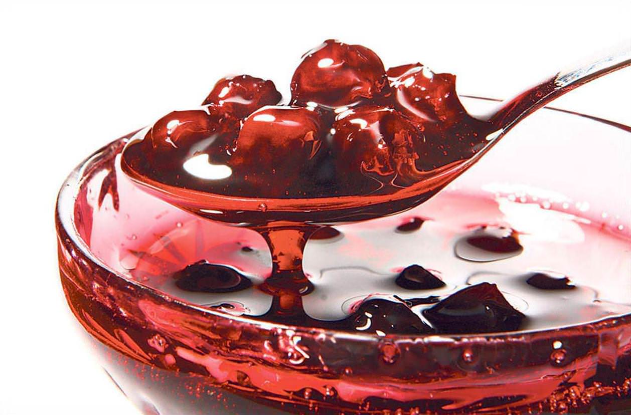 Приготовленное по этому рецепту варенье очень ароматное, имеет привкус миндаля