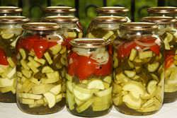 Овощное ассорти – один из самых распространенных способов сохранить овощи на зиму