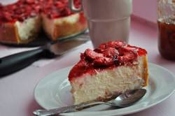 Творожная запеканка с клубникой – отличный способ побаловать себя