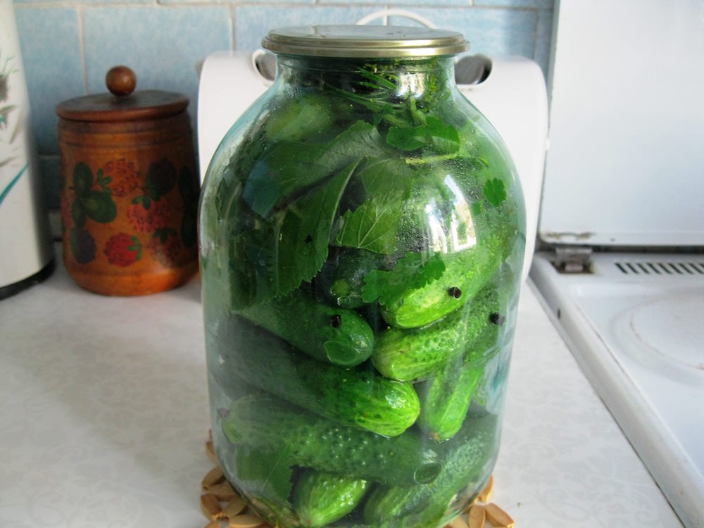 Хранятся такие огурчики очень долго